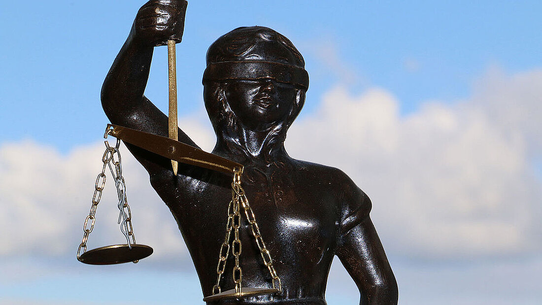 csm_Justitia Bronzefigur Justitia